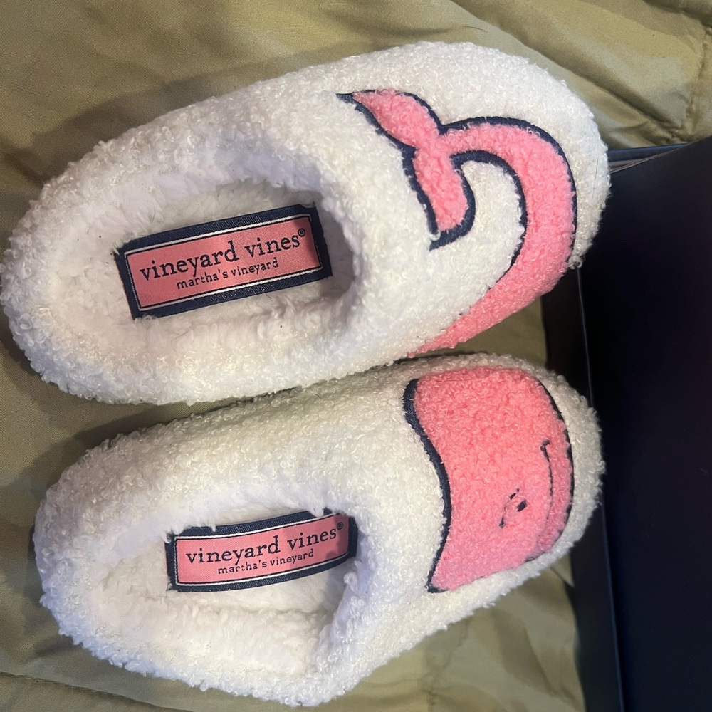 Vineyard Vines Marshmallow Whale Slippers - Picture 3 of 4